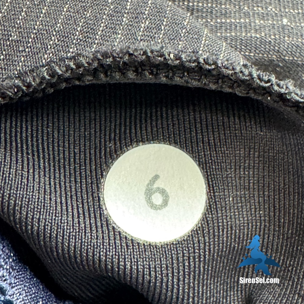 1139 lululemon Run For Gold Tank - Size 6 - Heathered Deep Navy - Picture 13 of 15